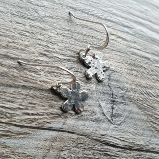 Hammered flower earrings