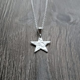 Medium hammered star pendant