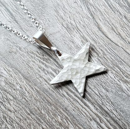 Medium hammered star pendant